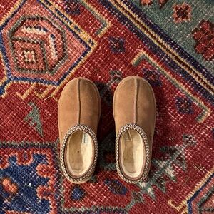 UGGS Kids Sz 2 Tasman II